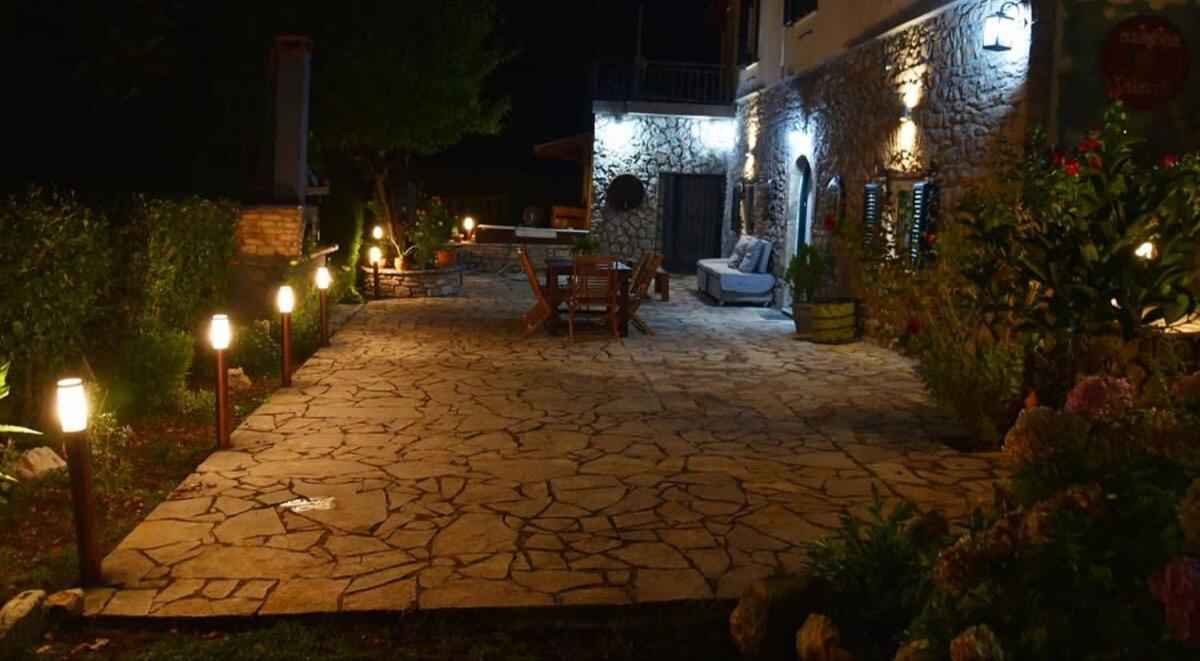Kalavrita Winter Retreat - Homely Spacious Chalet Ano Vlasia Exterior photo